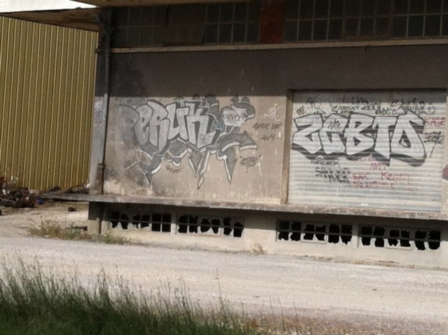la charité sur loire graffiti Peruk, Zebto, Zeo (1)