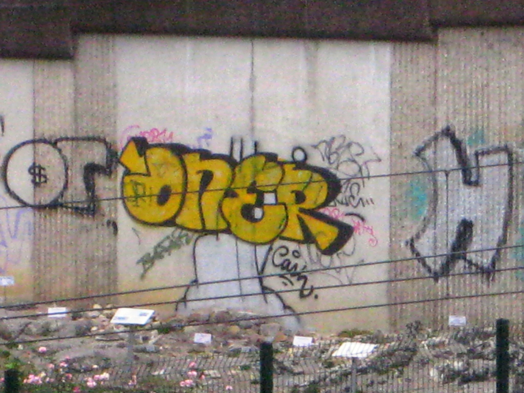 23.10.12 graffiti Oner Besancon (1)