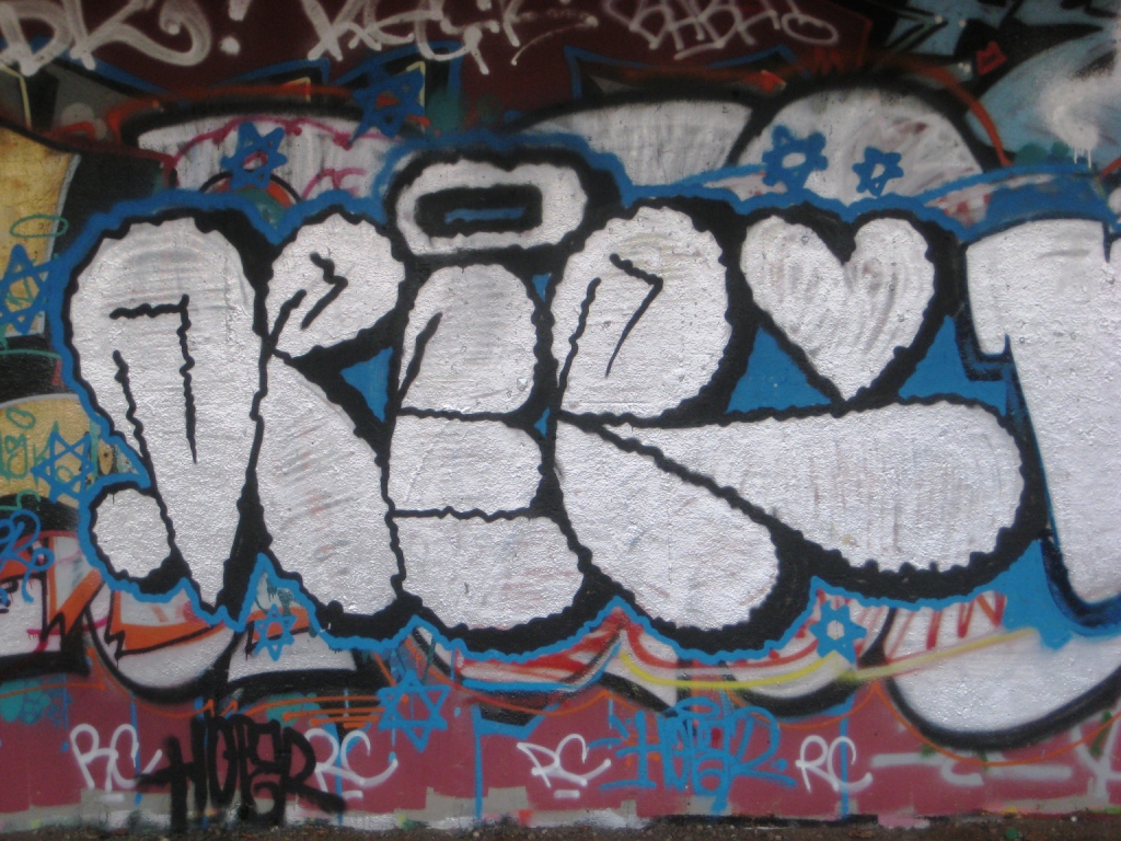 besancon 24.12.12 graffiti oper-monos (2)