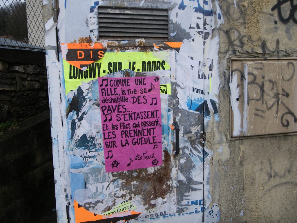 03.01.13 affiche Besancon - comme une fille la rue se déshabille