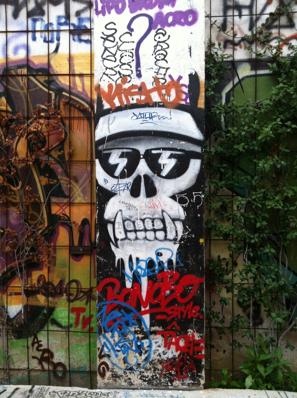Marseille_graffiti_Acro, Brume, PM (1)
