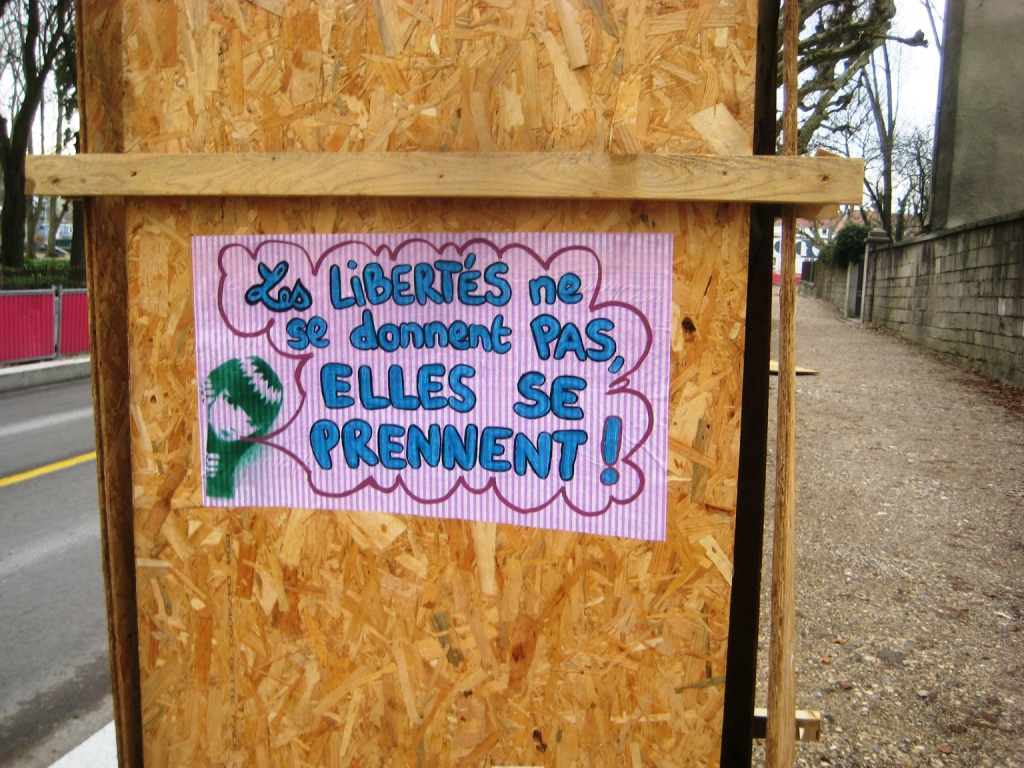 besancon 23.12.12 les libertes ne donnent pas elle. Elles se prennent - Affiche
