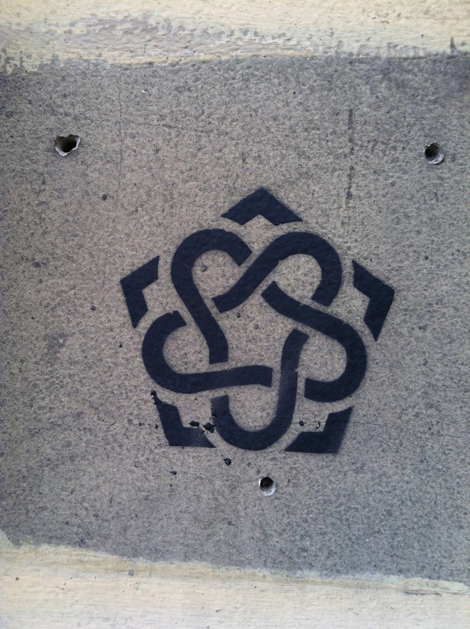 Marseille NOV 2012 pochoirs pentagones (1)