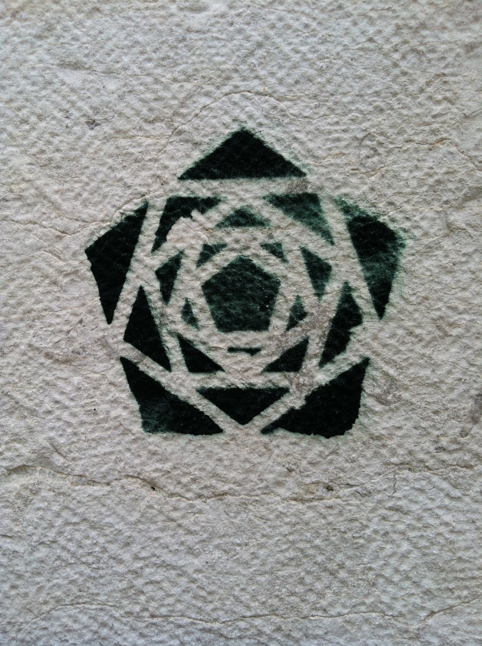 Marseille NOV 2012 pochoirs pentagones (5)
