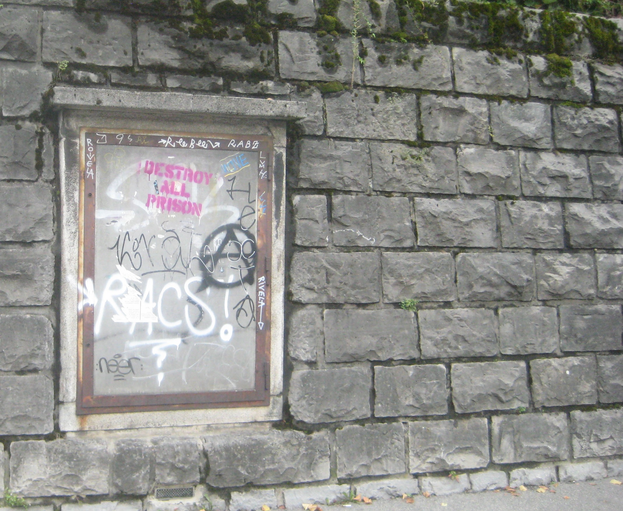 destroy all prison - anarchie - pochoir - lausanne - oct 2013 (2)