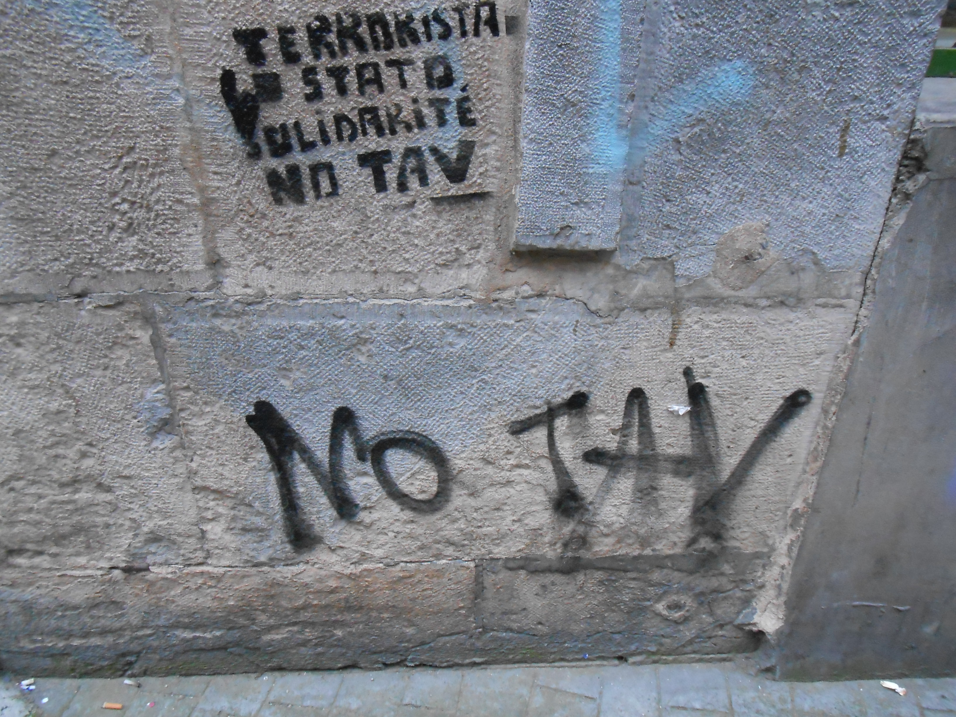 no tav - stencil besancon mai 2014 (1)