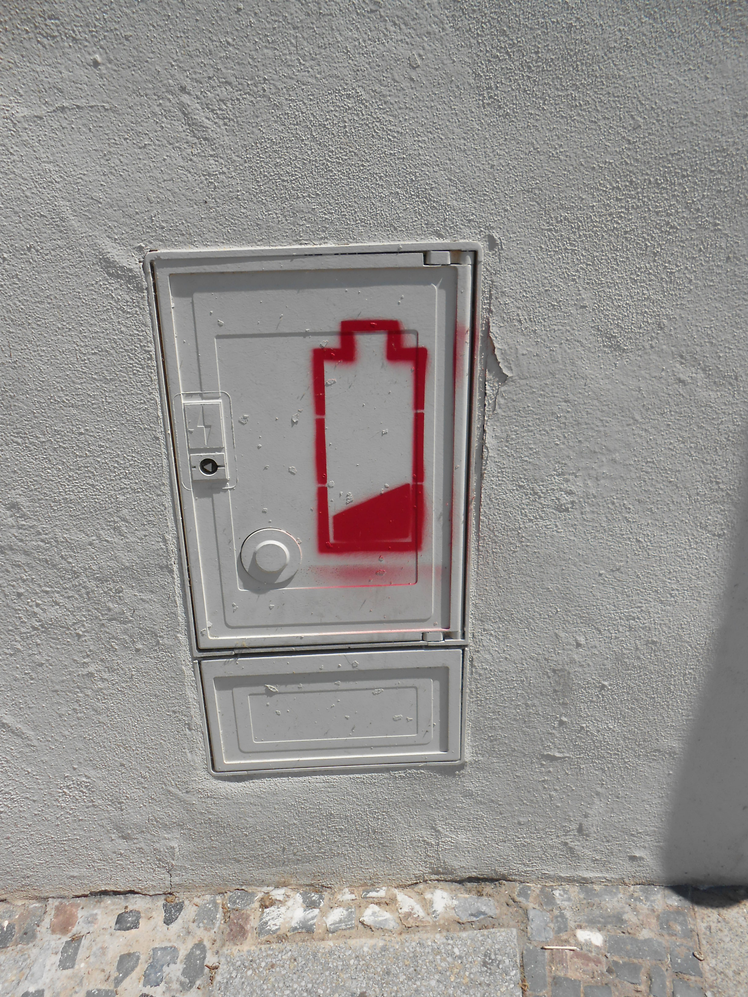 strasbourg - 03.07.14 - stencil - low battery