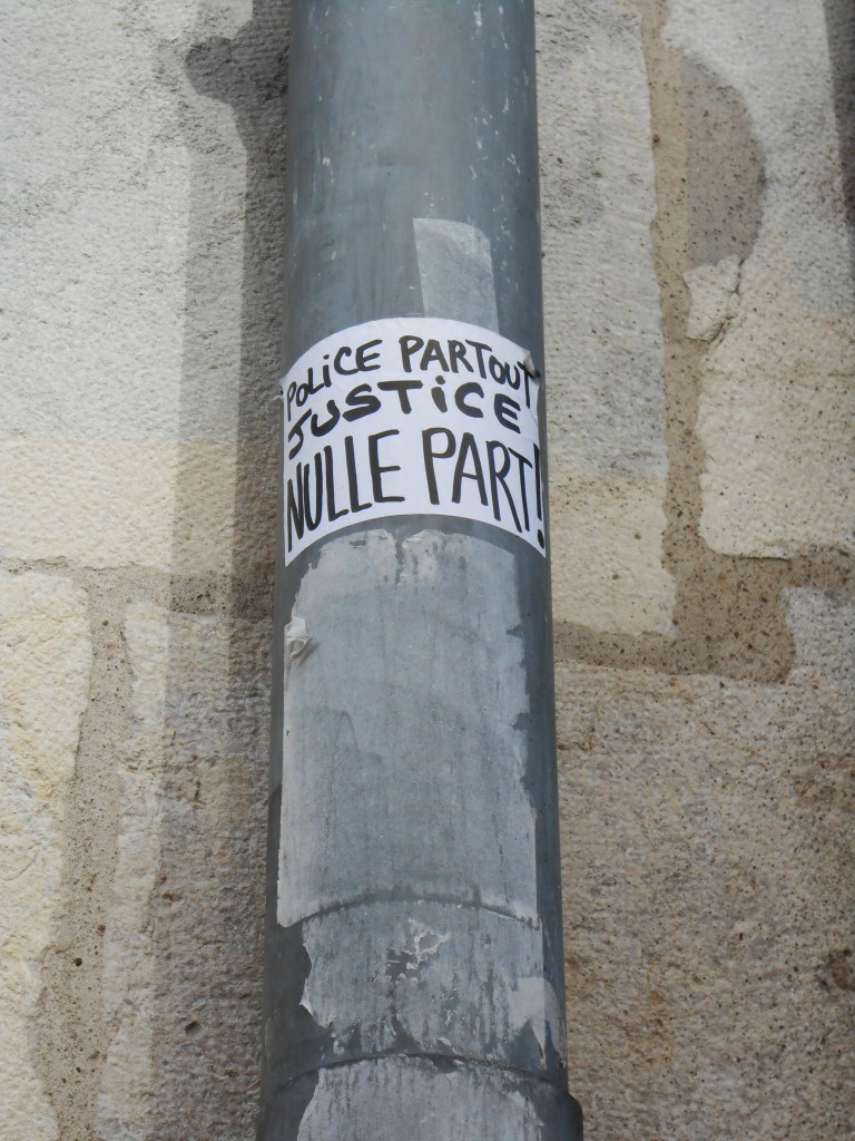 police partout justice nulle part sticker besanocn 2015