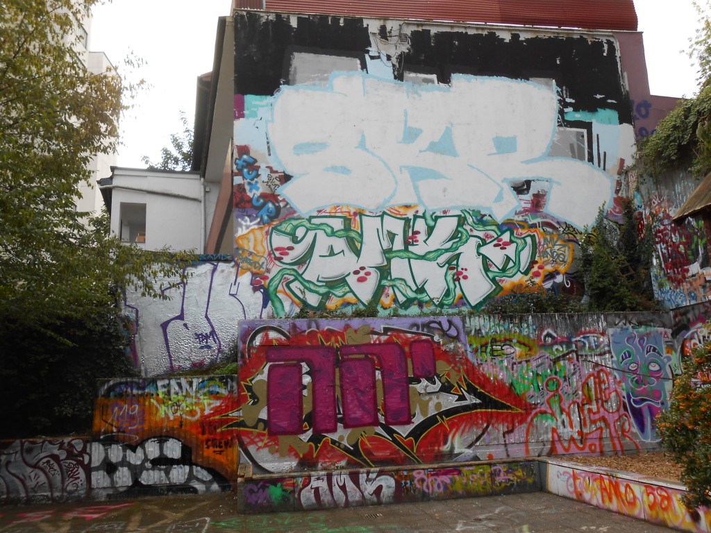 haus der jugend wupperal elberfeld - graffiti sept 2015 SKR, AMK (2)