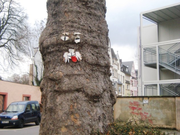 TRIER-street art arboricole-29.11.12 collage visage