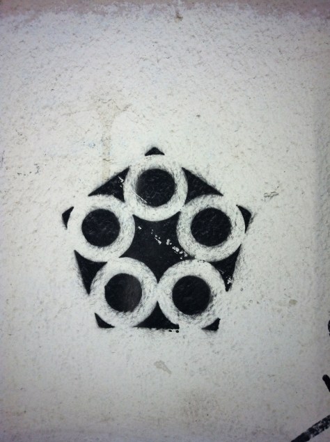 Marseille NOV 2012 pochoirs pentagones (2)