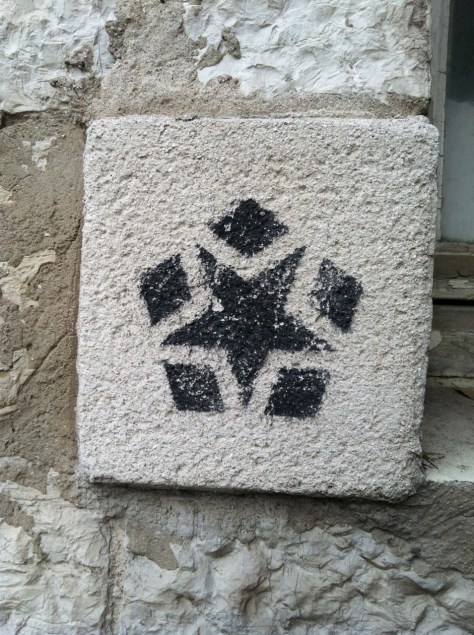 Marseille NOV 2012 pochoirs pentagones (4)