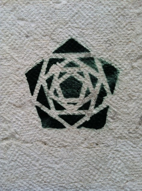 Marseille NOV 2012 pochoirs pentagones (5)