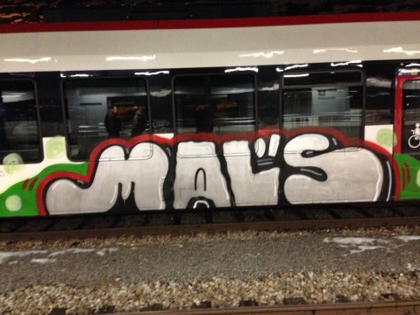 2014-01-06 mal's - graffiti - train - lausanne