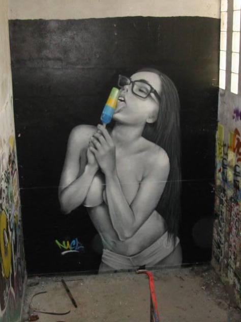 girl_with_ice_cream_nacle_besancon_graffiti_rhodia