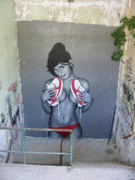 girl_with_shoes_nacle_besancon_graffiti_rhodia